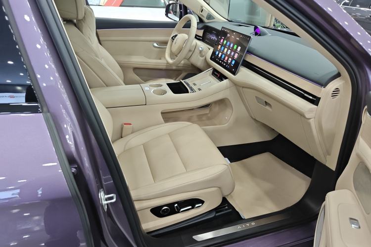 Used Hima AITO M5 2025 Extended-Range Ultra All-Wheel-Drive Version Right Front Seat