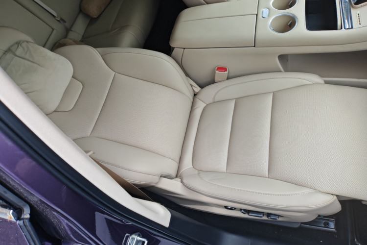 Used Hima AITO M5 2025 Extended-Range Ultra All-Wheel-Drive Version Right Front Seat