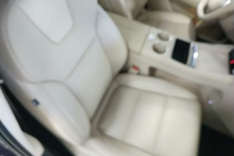 Used Hima AITO M5 2025 Extended-Range Ultra All-Wheel-Drive Version Right Front Seat