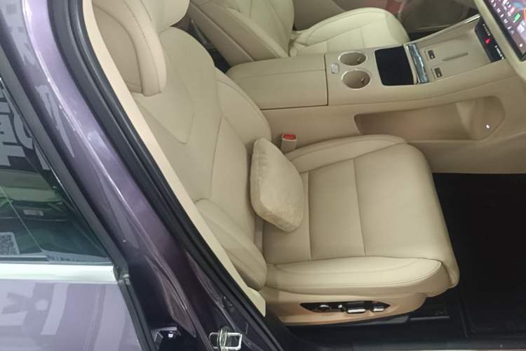 Used Hima AITO M5 2025 Extended-Range Ultra All-Wheel-Drive Version Right Front Seat