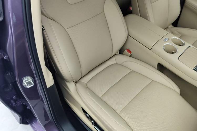 Used Hima AITO M5 2025 Extended-Range Ultra All-Wheel-Drive Version Right Front Seat