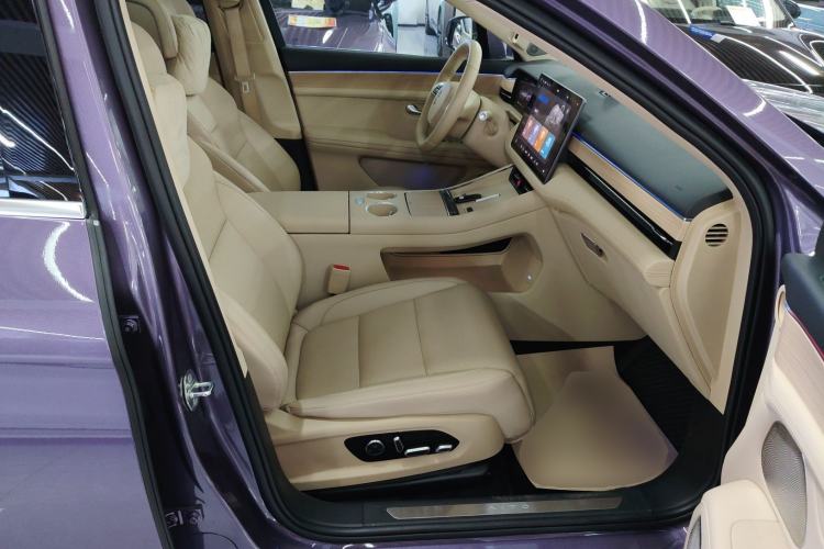 Used Hima AITO M5 2025 Extended-Range Ultra All-Wheel-Drive Version Right Front Seat
