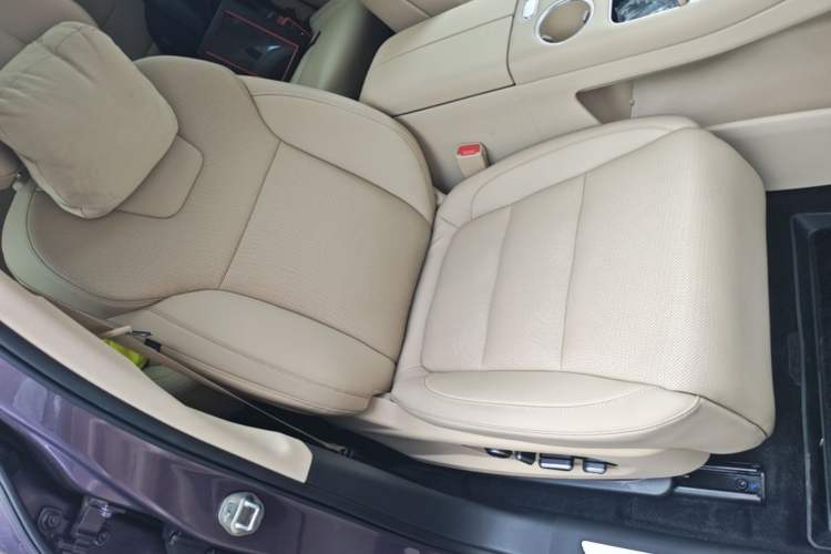 Used Hima AITO M5 2025 Extended-Range Ultra All-Wheel-Drive Version Right Front Seat