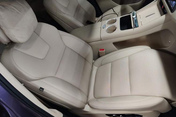 Used Hima AITO M5 2025 Extended-Range Ultra All-Wheel-Drive Version Right Front Seat