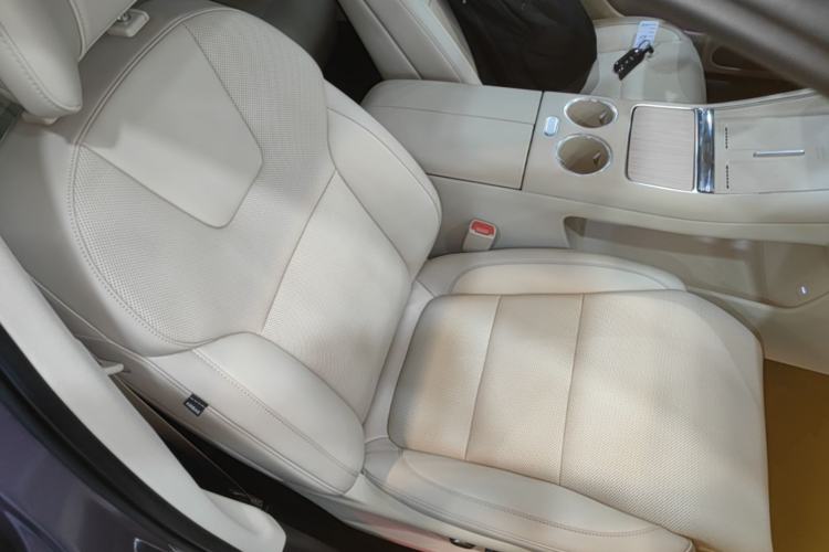 Used Hima AITO M5 2025 Extended-Range Ultra All-Wheel-Drive Version Right Front Seat