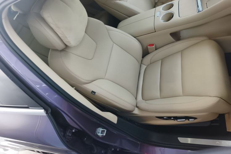 Used Hima AITO M5 2025 Extended-Range Ultra All-Wheel-Drive Version Right Front Seat