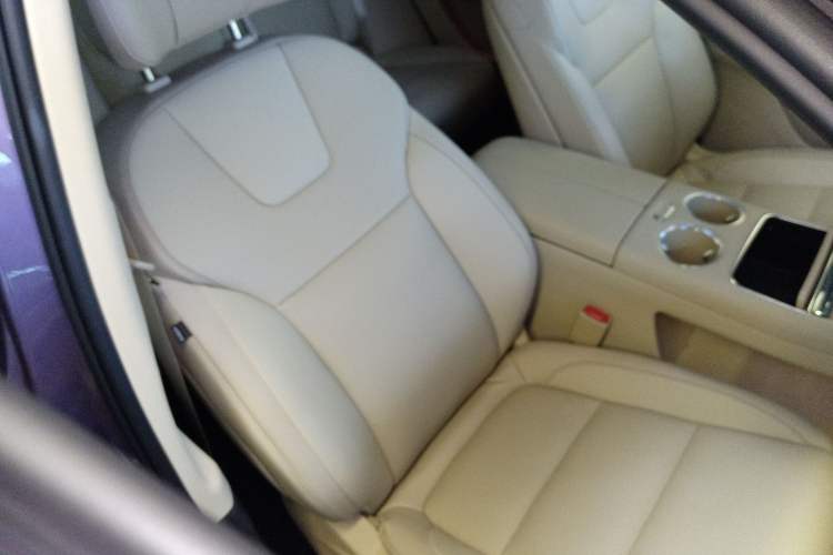 Used Hima AITO M5 2025 Extended-Range Ultra All-Wheel-Drive Version Right Front Seat