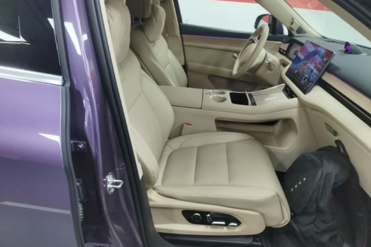 Used Hima AITO M5 2025 Extended-Range Ultra All-Wheel-Drive Version Right Front Seat