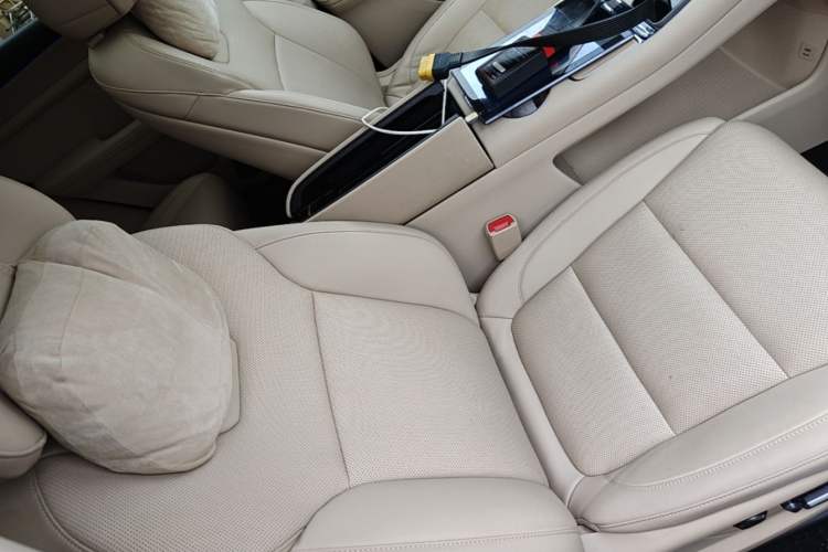 Used Hima AITO M5 2025 Extended-Range Ultra All-Wheel-Drive Version Right Front Seat