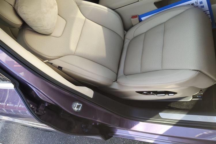 Used Hima AITO M5 2025 Extended-Range Ultra All-Wheel-Drive Version Right Front Seat