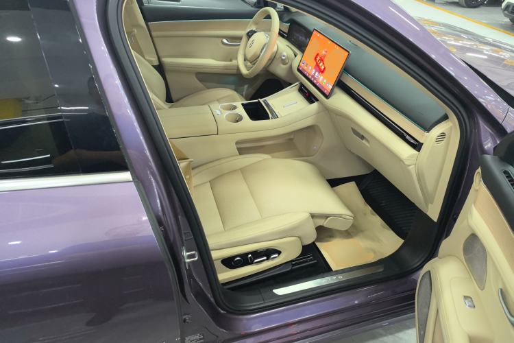 Used Hima AITO M5 2025 Extended-Range Ultra All-Wheel-Drive Version Right Front Seat