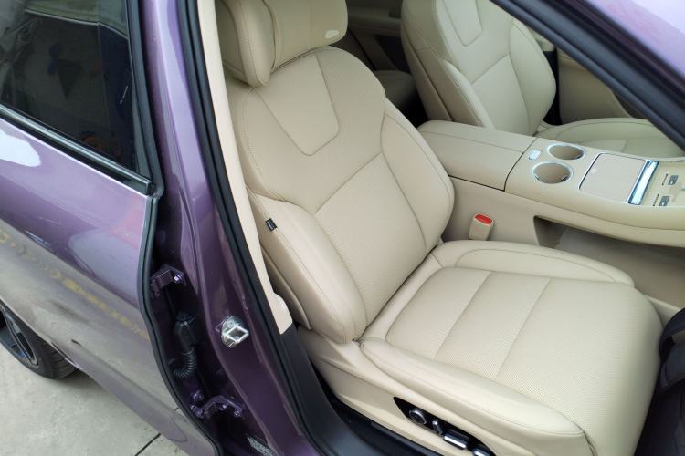 Used Hima AITO M5 2025 Extended-Range Ultra All-Wheel-Drive Version Right Front Seat