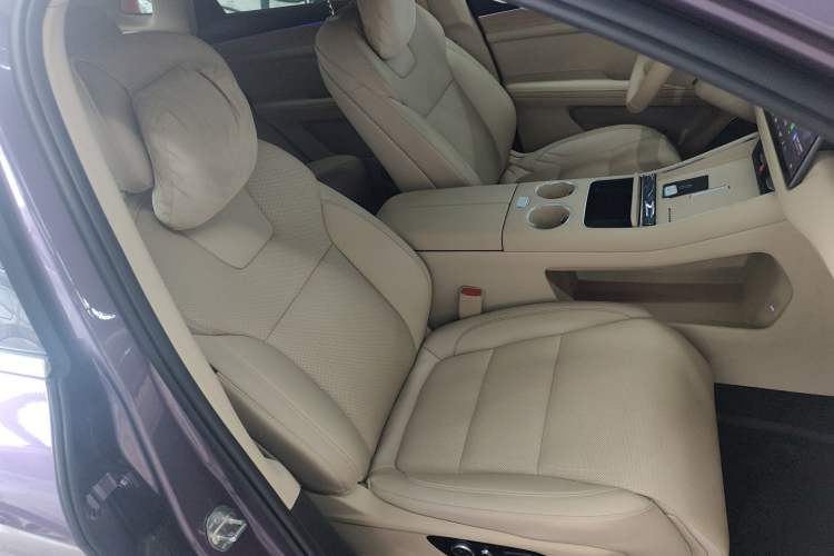 Used Hima AITO M5 2025 Extended-Range Ultra All-Wheel-Drive Version Right Front Seat