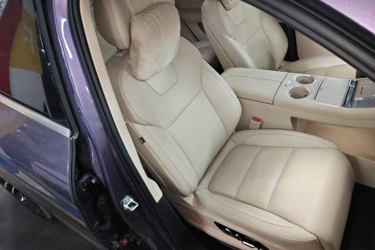 Used Hima AITO M5 2025 Extended-Range Ultra All-Wheel-Drive Version Right Front Seat