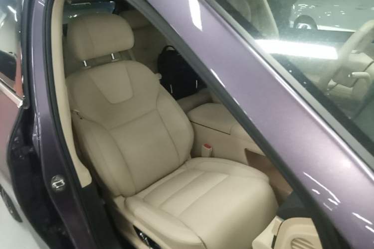 Used Hima AITO M5 2025 Extended-Range Ultra All-Wheel-Drive Version Right Front Seat