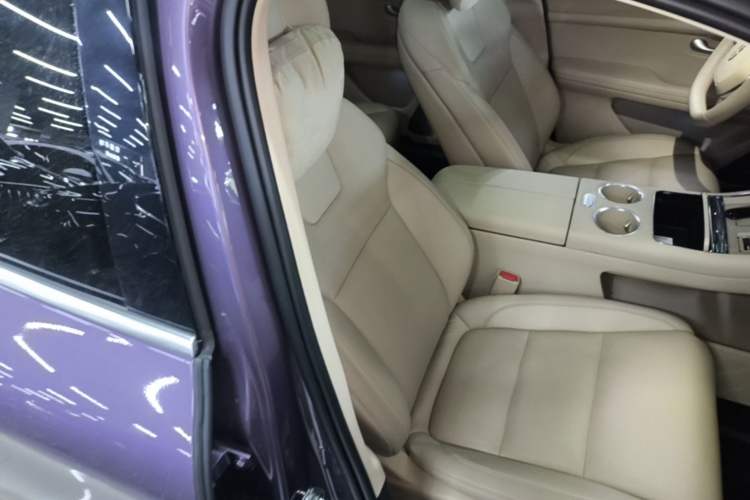 Used Hima AITO M5 2025 Extended-Range Ultra All-Wheel-Drive Version Right Front Seat
