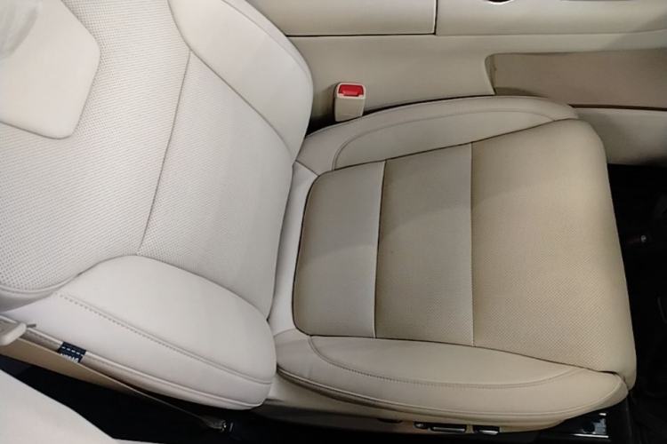 Used Hima AITO M5 2025 Extended-Range Ultra All-Wheel-Drive Version Right Front Seat