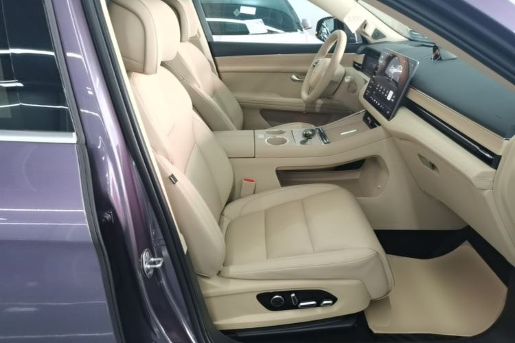 Used Hima AITO M5 2025 Extended-Range Ultra All-Wheel-Drive Version Right Front Seat