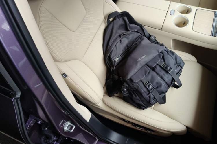 Used Hima AITO M5 2025 Extended-Range Ultra All-Wheel-Drive Version Right Front Seat