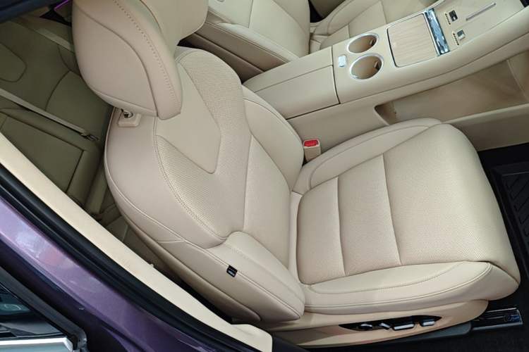 Used Hima AITO M5 2025 Extended-Range Ultra All-Wheel-Drive Version Right Front Seat