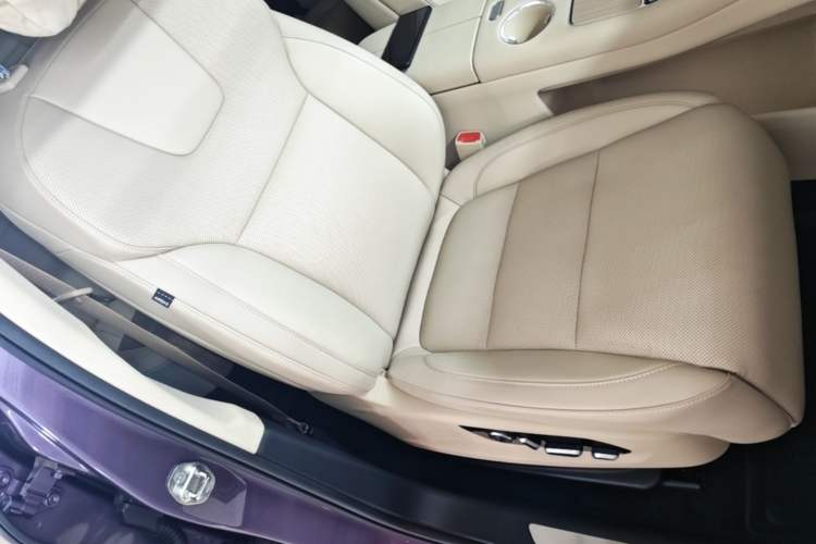 Used Hima AITO M5 2025 Extended-Range Ultra All-Wheel-Drive Version Right Front Seat