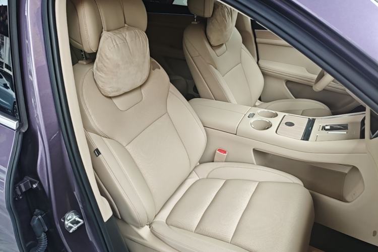 Used Hima AITO M5 2025 Extended-Range Ultra All-Wheel-Drive Version Right Front Seat