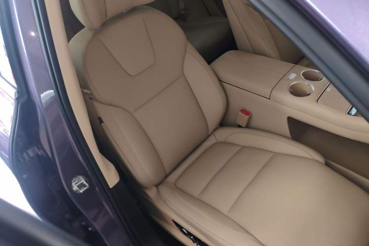 Used Hima AITO M5 2025 Extended-Range Ultra All-Wheel-Drive Version Right Front Seat