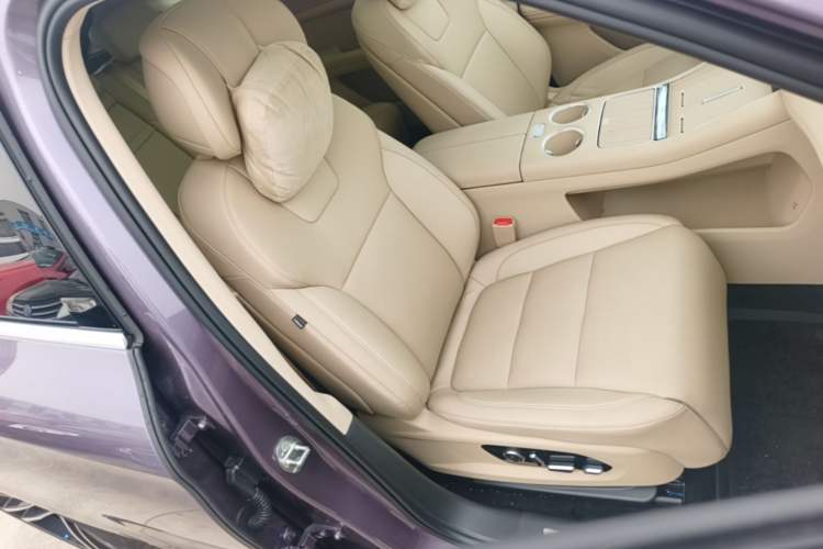 Used Hima AITO M5 2025 Extended-Range Ultra All-Wheel-Drive Version Right Front Seat