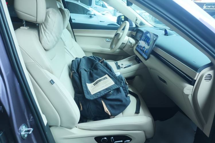 Used Hima AITO M5 2025 Extended-Range Ultra All-Wheel-Drive Version Right Front Seat