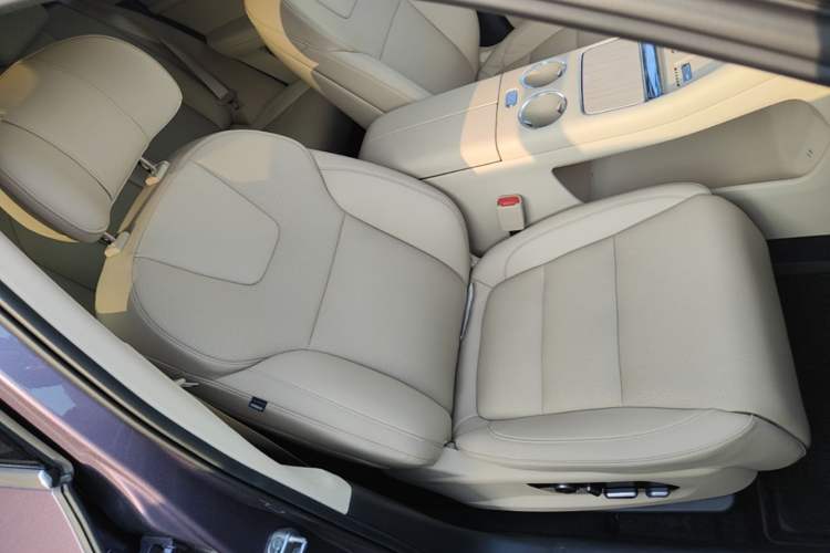 Used Hima AITO M5 2025 Extended-Range Ultra All-Wheel-Drive Version Right Front Seat