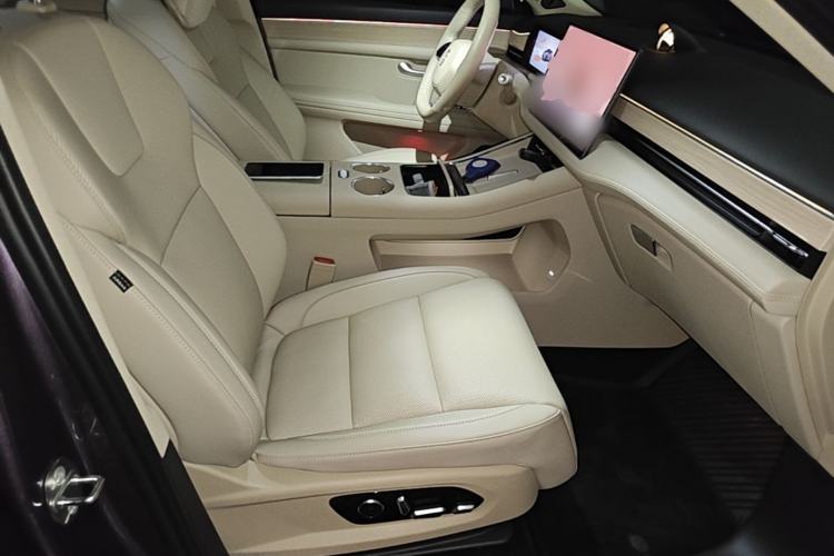 Used Hima AITO M5 2025 Extended-Range Ultra All-Wheel-Drive Version Right Front Seat