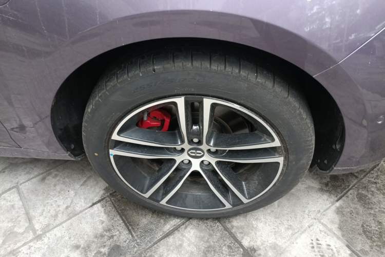 Used Hima AITO M5 2025 Extended-Range Ultra All-Wheel-Drive Version Right Front Wheel Hub
