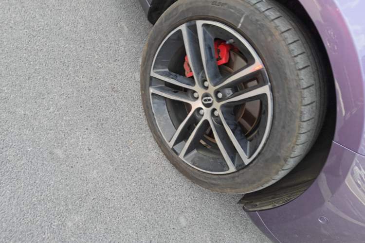 Used Hima AITO M5 2025 Extended-Range Ultra All-Wheel-Drive Version Right Front Wheel Hub