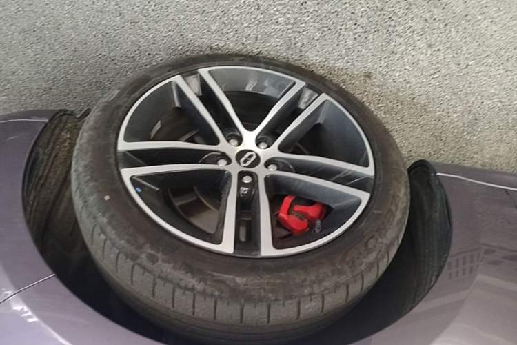 Used Hima AITO M5 2025 Extended-Range Ultra All-Wheel-Drive Version Right Front Wheel Hub