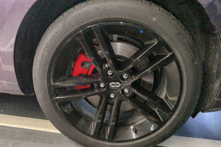 Used Hima AITO M5 2025 Extended-Range Ultra All-Wheel-Drive Version Right Front Wheel Hub