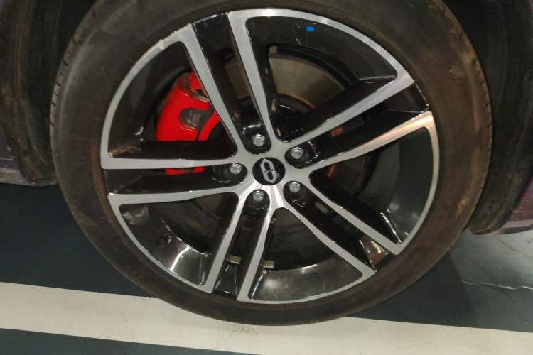 Used Hima AITO M5 2025 Extended-Range Ultra All-Wheel-Drive Version Right Front Wheel Hub
