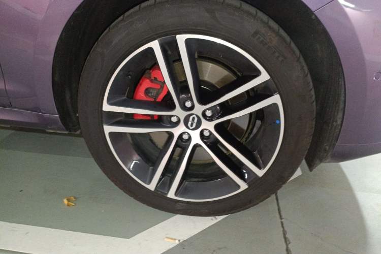 Used Hima AITO M5 2025 Extended-Range Ultra All-Wheel-Drive Version Right Front Wheel Hub