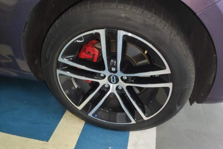 Used Hima AITO M5 2025 Extended-Range Ultra All-Wheel-Drive Version Right Front Wheel Hub