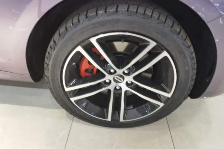 Used Hima AITO M5 2025 Extended-Range Ultra All-Wheel-Drive Version Right Front Wheel Hub