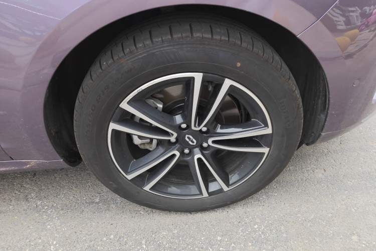Used Hima AITO M5 2025 All-Electric Ultra Rear-Wheel-Drive Version Right Front Wheel Hub