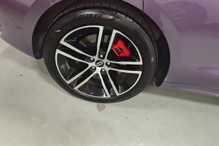 Used Hima AITO M5 2025 Extended-Range Ultra All-Wheel-Drive Version Right Rear Wheel Hub