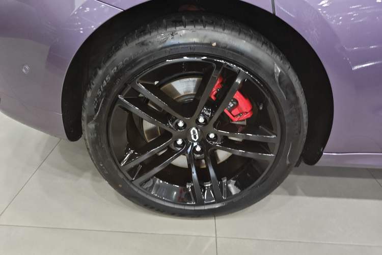 Used Hima AITO M5 2025 Extended-Range Ultra All-Wheel-Drive Version Right Rear Wheel Hub