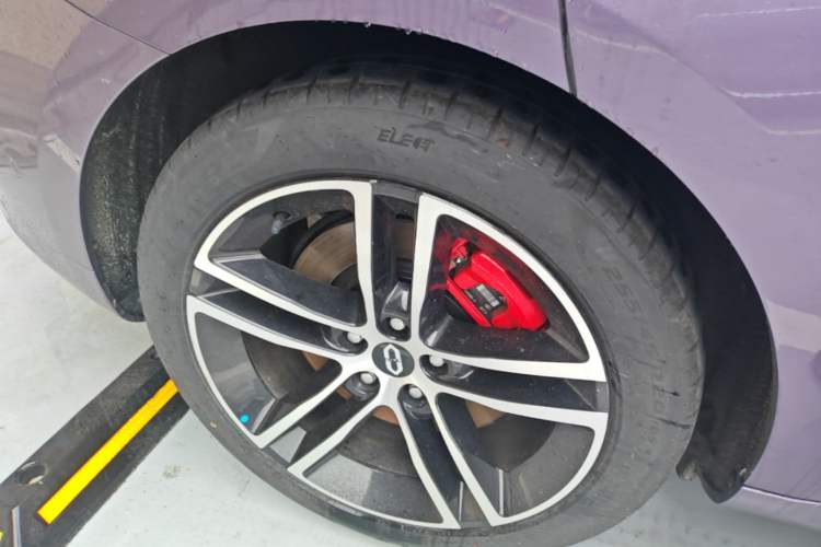Used Hima AITO M5 2025 Extended-Range Ultra All-Wheel-Drive Version Right Rear Wheel Hub