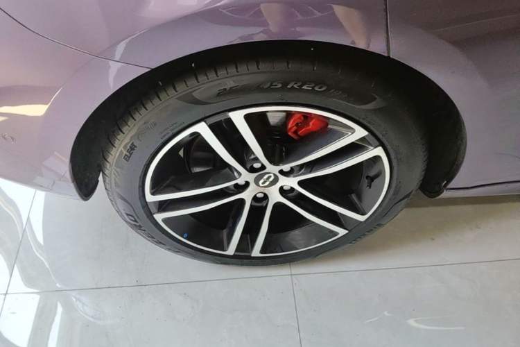 Used Hima AITO M5 2025 Extended-Range Ultra All-Wheel-Drive Version Right Rear Wheel Hub
