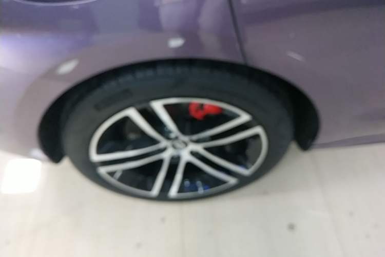 Used Hima AITO M5 2025 Extended-Range Ultra All-Wheel-Drive Version Right Rear Wheel Hub
