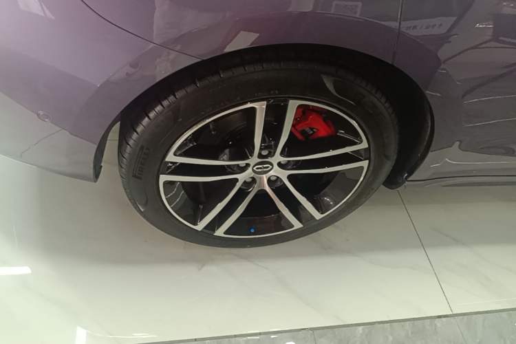 Used Hima AITO M5 2025 Extended-Range Ultra All-Wheel-Drive Version Right Rear Wheel Hub