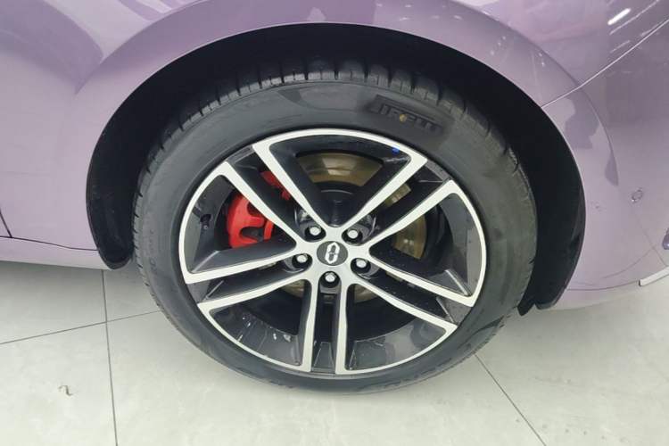Used Hima AITO M5 2025 Extended-Range Ultra All-Wheel-Drive Version Right Rear Wheel Hub