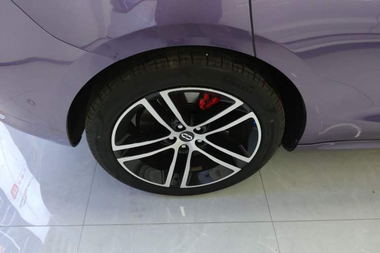 Used Hima AITO M5 2025 Extended-Range Ultra All-Wheel-Drive Version Right Rear Wheel Hub
