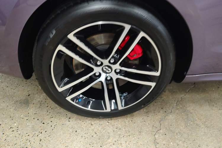 Used Hima AITO M5 2025 Extended-Range Ultra All-Wheel-Drive Version Right Rear Wheel Hub