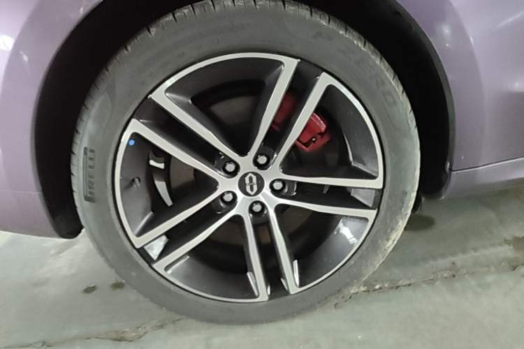 Used Hima AITO M5 2025 Extended-Range Ultra All-Wheel-Drive Version Right Rear Wheel Hub